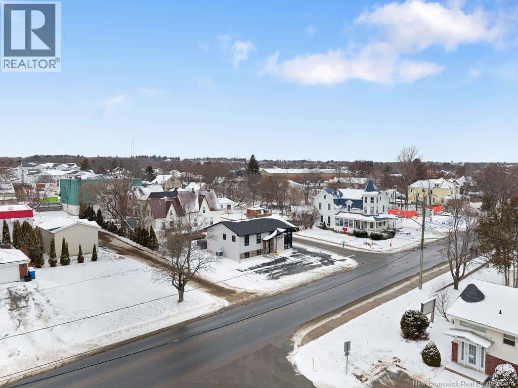 85 Pleasant Street — Miramichi, New Brunswick - Photo 5 of 35