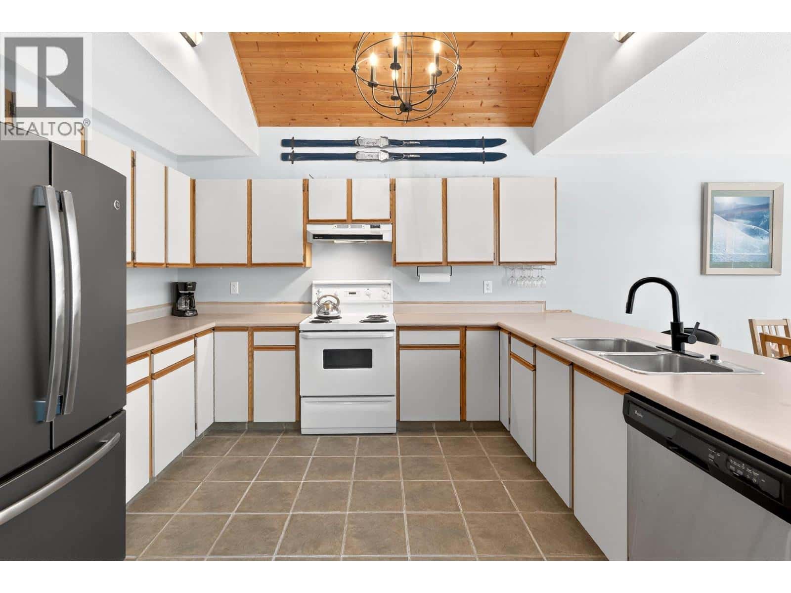 103 Whitetail Road Unit# 102 — Apex Mountain, British Columbia - Photo 3 of 65