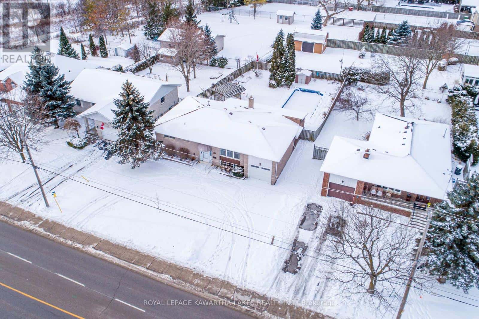 89 ANGELINE STREET S — Kawartha Lakes (Lindsay), Ontario - Photo 4 of 47