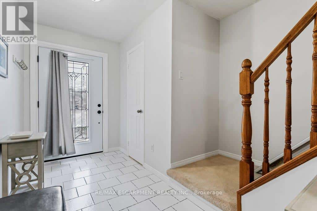 12 METEOR BOULEVARD — Hamilton (Stoney Creek), Ontario - Photo 4 of 30