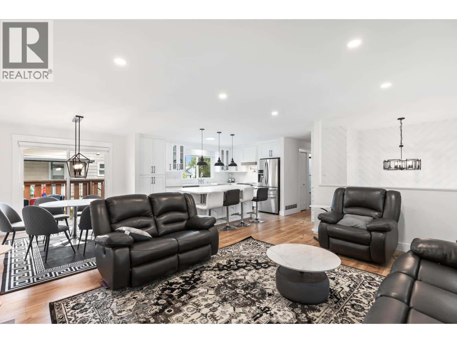 21099 BERRY AVENUE — Maple Ridge, British Columbia - Photo 5 of 40