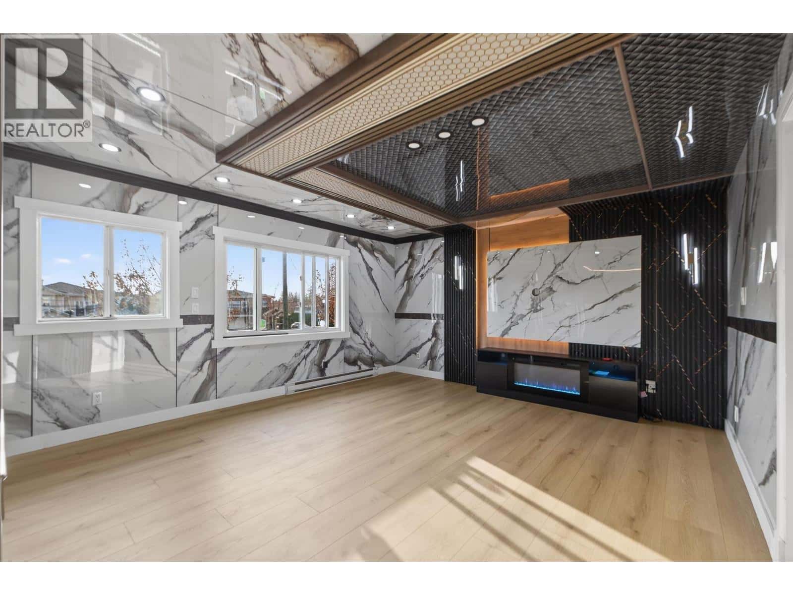 803 EWEN AVENUE — New Westminster, British Columbia - Photo 4 of 28