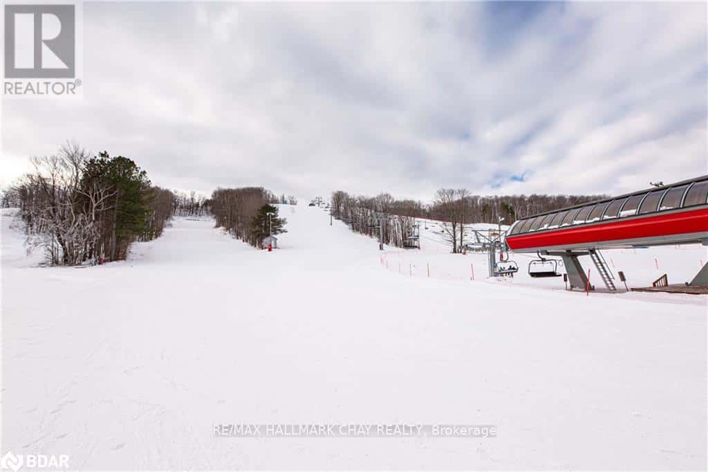 #G01 - 80 HORSESHOE BOULEVARD — Oro-Medonte (Horseshoe Valley), Ontario - Photo 3 of 27