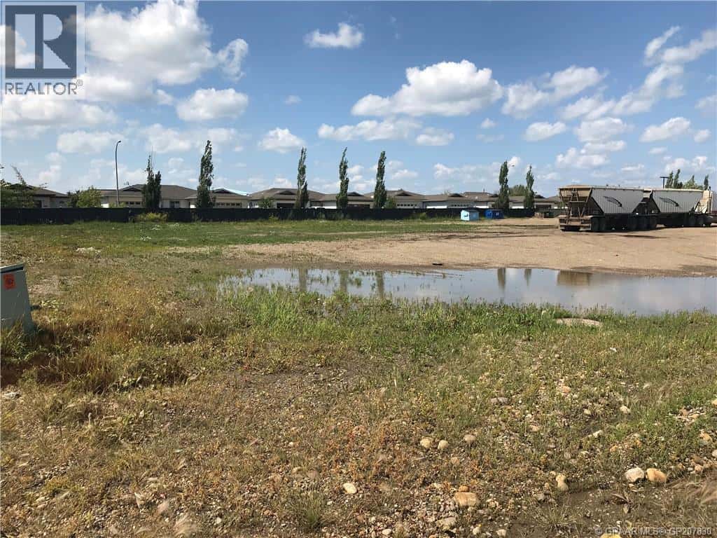 4501 51 Street — Grimshaw, Alberta - Photo 2 of 2