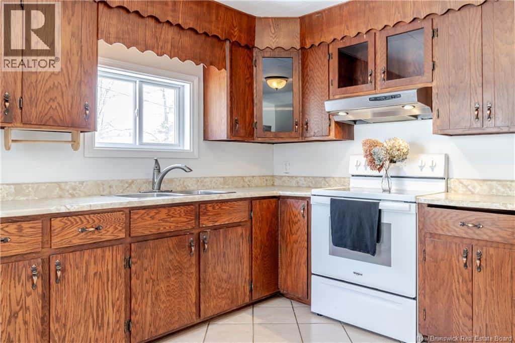 58 Lake Avenue — McAdam, New Brunswick - Photo 5 of 46