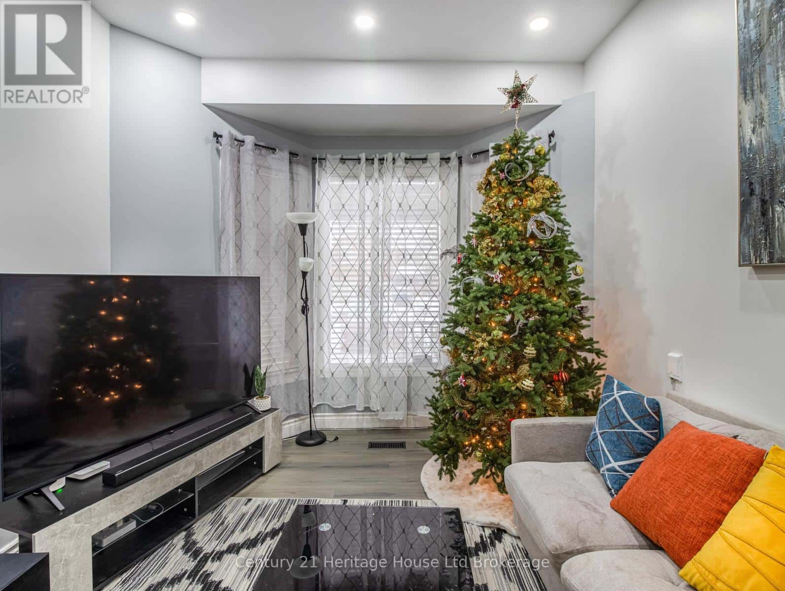 8 MOHICAN DRIVE — Woodstock (Woodstock - North), Ontario - Photo 3 of 21