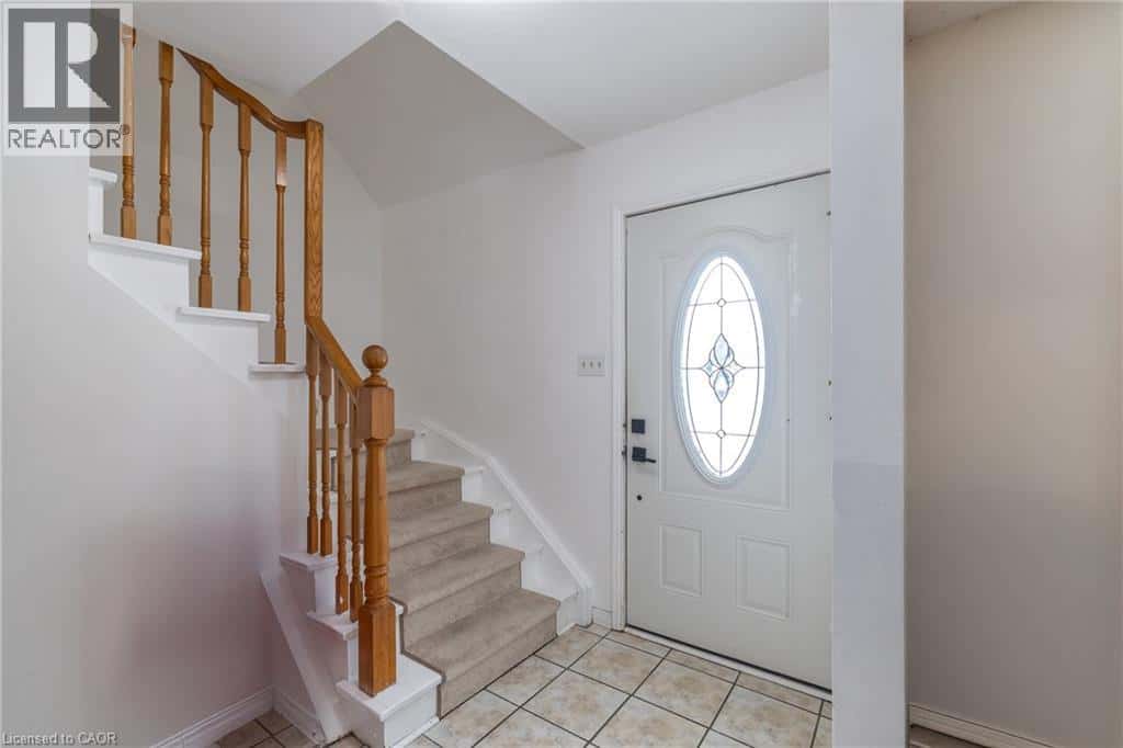 104 HENRY Street — Rockwood, Ontario - Photo 4 of 33