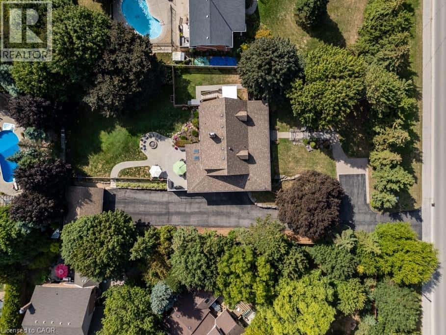 196 DUNDAS Street E — Waterdown, Ontario - Photo 4 of 50