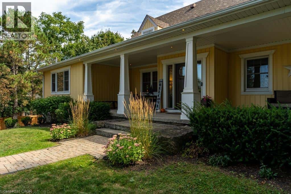 196 DUNDAS Street E — Waterdown, Ontario - Photo 2 of 50