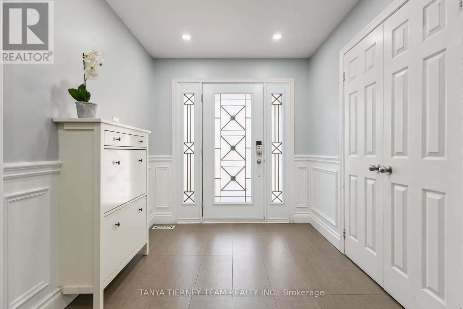 46 FOSTER CRESCENT — Whitby (Rolling Acres), Ontario - Photo 4 of 48