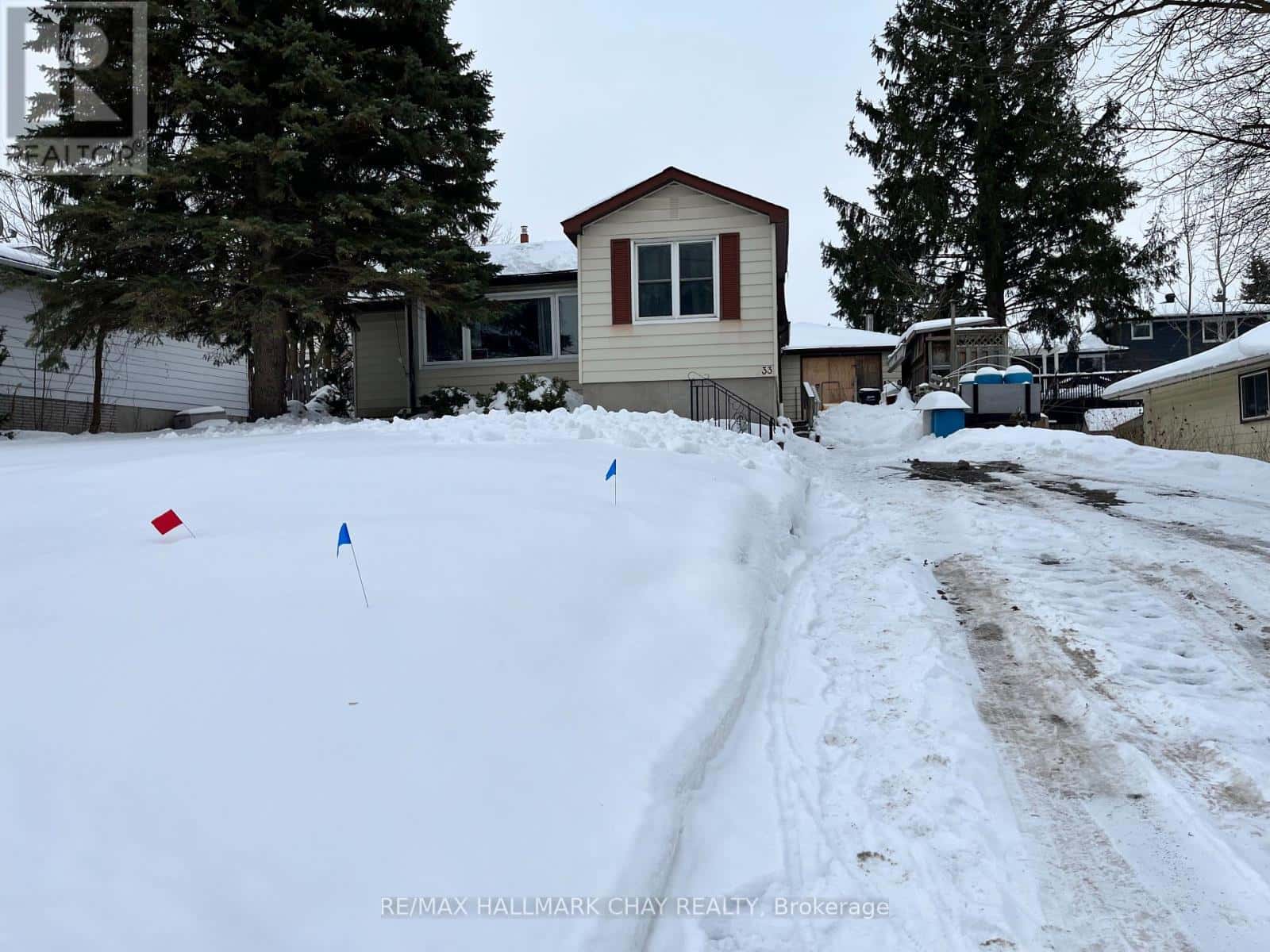 33 BALDWIN LANE — Barrie (Allandale Heights), Ontario - Photo 3 of 4