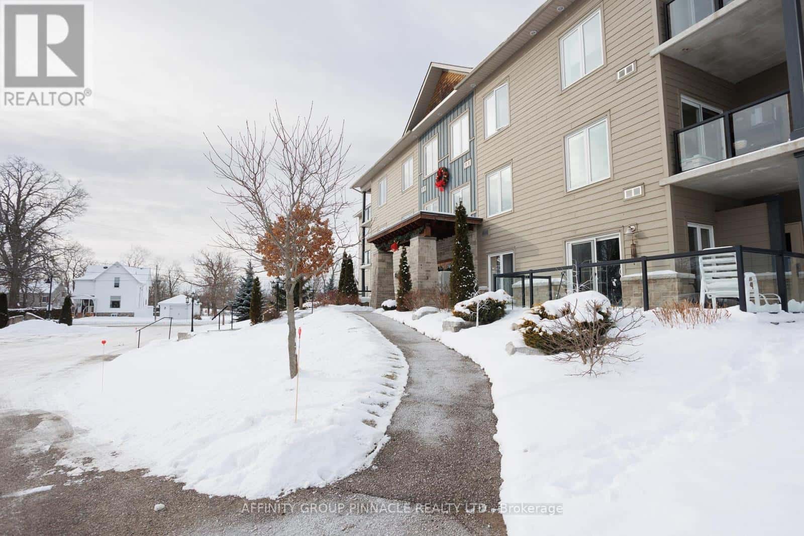 103 - 94 FRANCIS STREET W — Kawartha Lakes (Fenelon Falls), Ontario - Photo 4 of 50