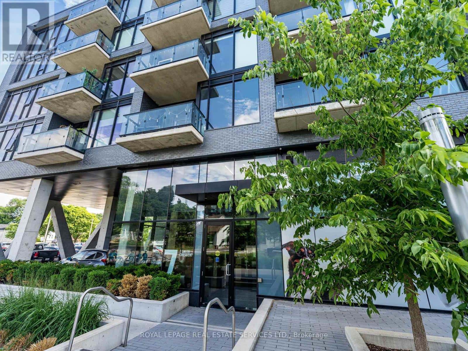 312 - 7 SMITH CRESCENT — Toronto (Stonegate-Queensway), Ontario - Photo 2 of 42