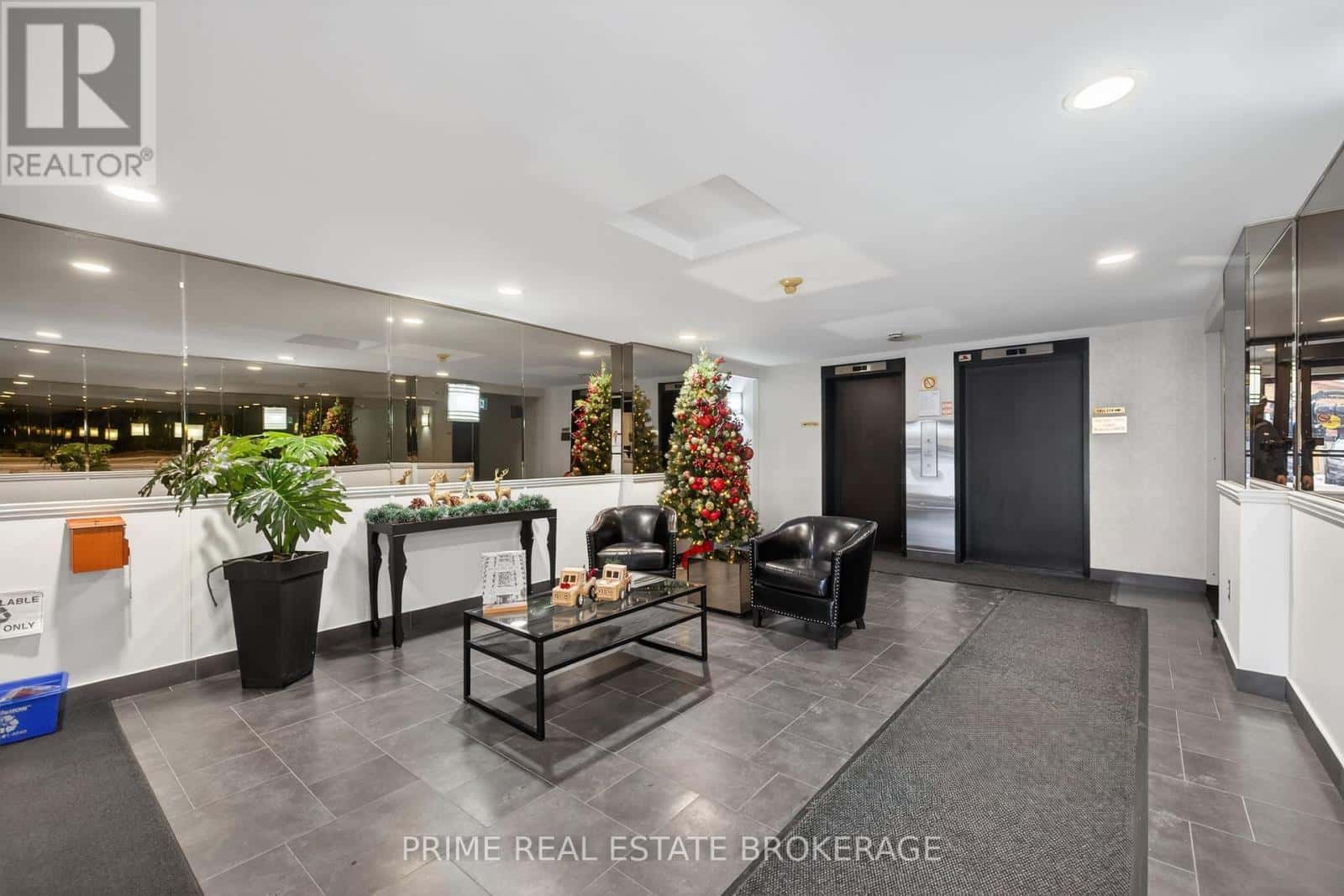 102 - 135 BASELINE ROAD W — London South (South E), Ontario - Photo 5 of 33