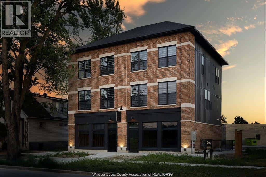 22 GORDON — Essex, Ontario - Photo 2 of 10