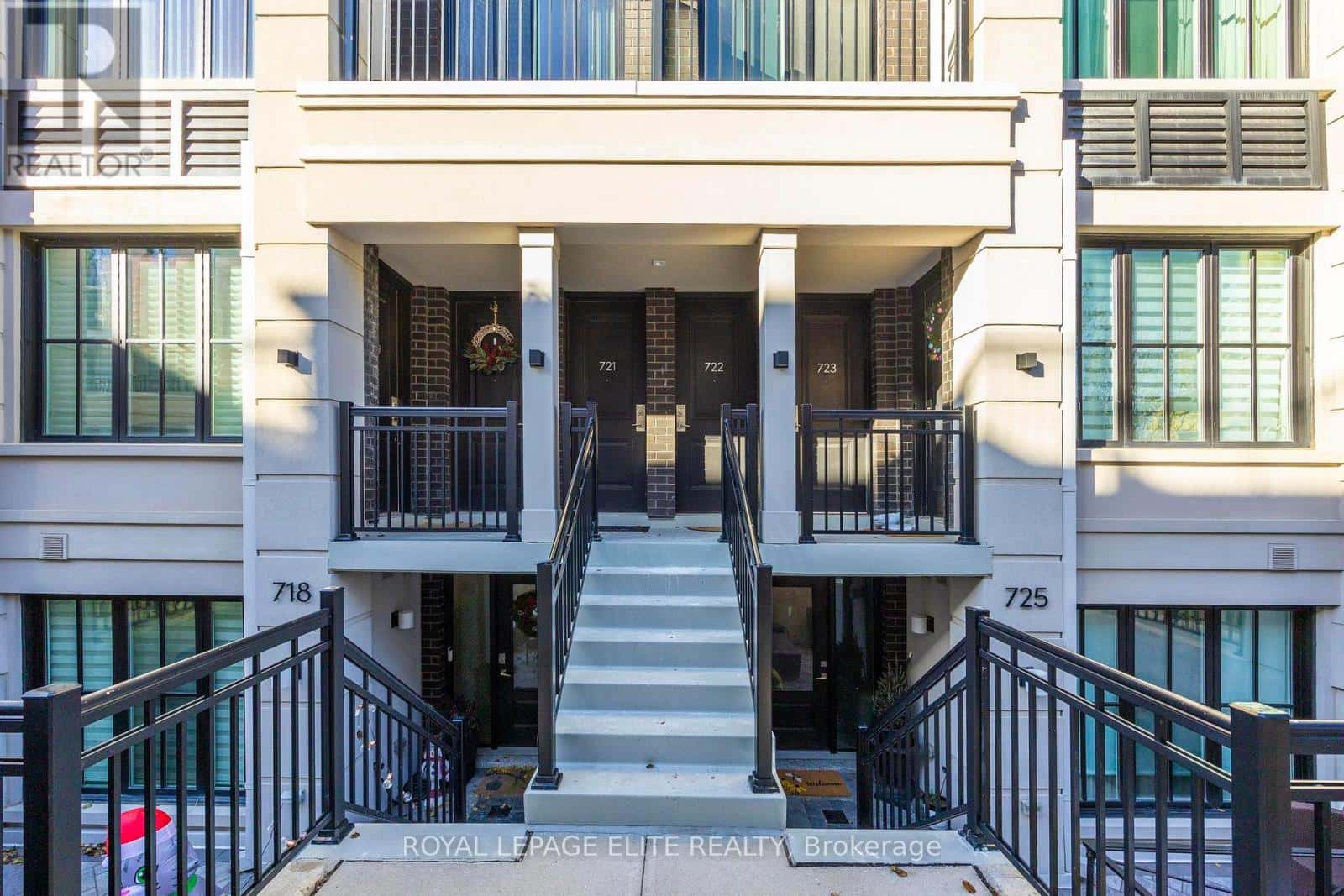 723 - 665 CRICKLEWOOD DRIVE — Mississauga (Mineola), Ontario - Photo 2 of 30