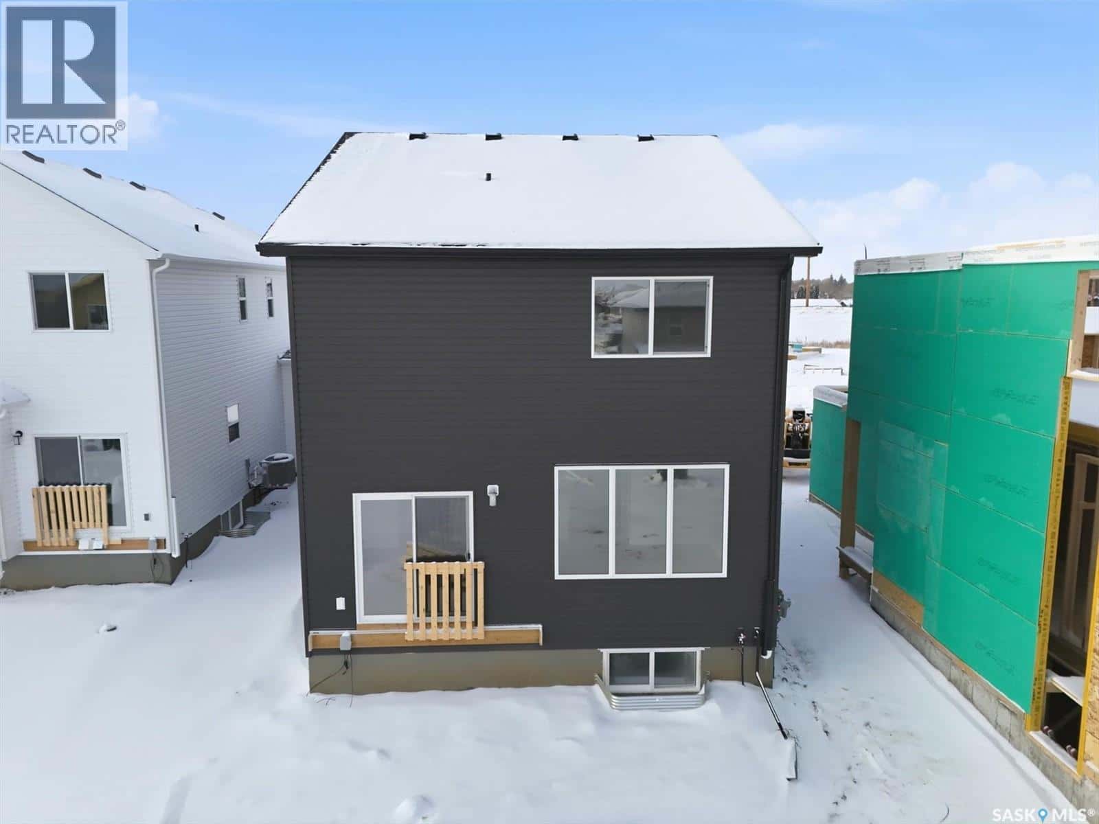 422 Cockcroft PLACE — Saskatoon, Saskatchewan - Photo 2 of 36