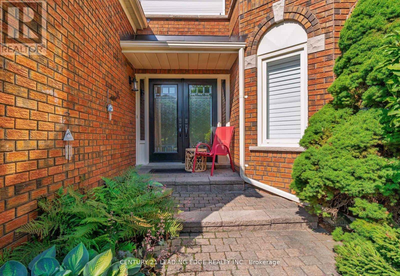 207 LARKIN AVENUE — Markham (Markham Village), Ontario - Photo 2 of 45