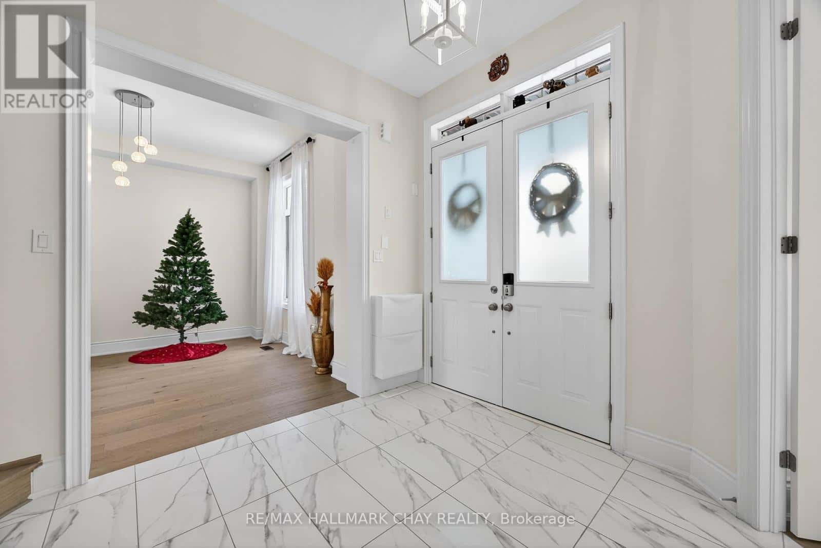 13 SANFORD CIRCLE — Springwater (Centre Vespra), Ontario - Photo 4 of 48