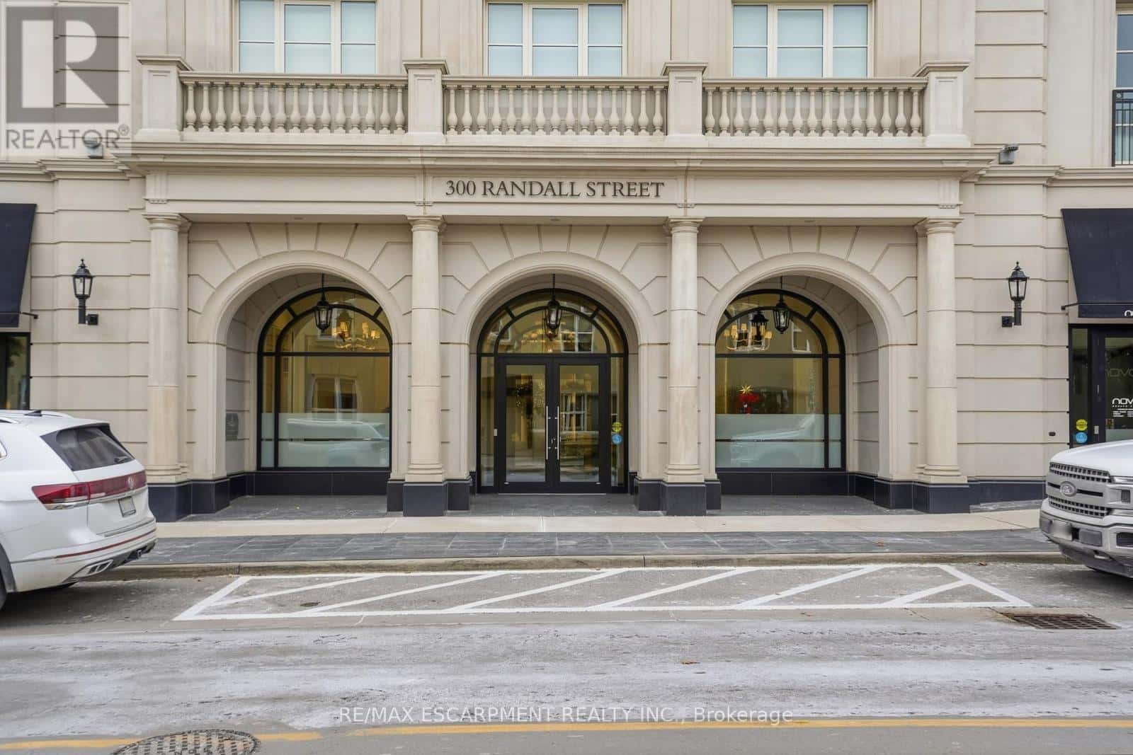 312 - 300 RANDALL STREET — Oakville (OO Old Oakville), Ontario - Photo 2 of 50