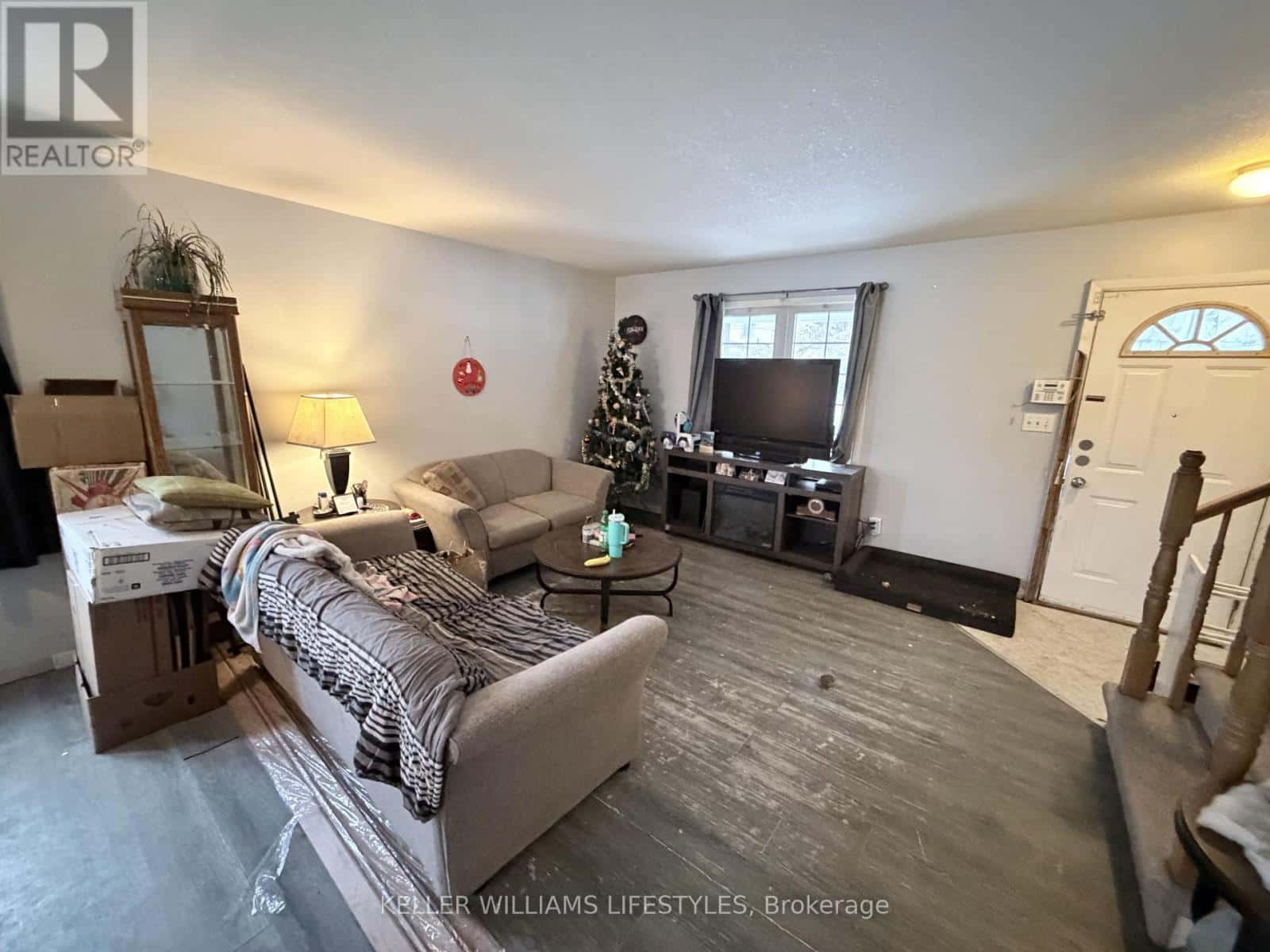 128 STUART STREET — Sarnia, Ontario - Photo 5 of 25