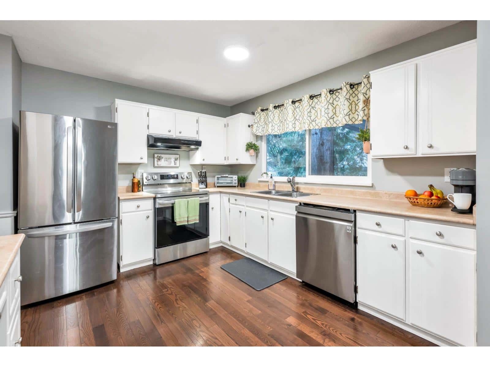 4932 205 STREET — Langley, British Columbia - Photo 3 of 35