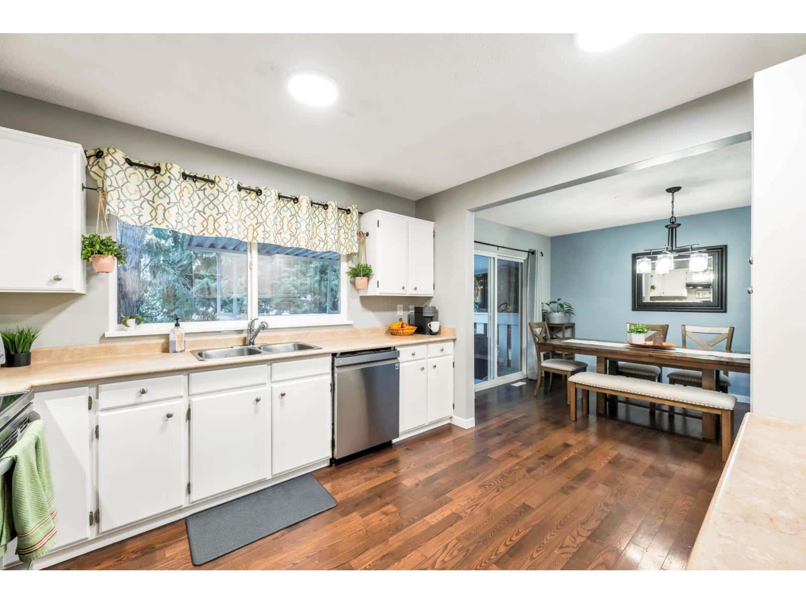 4932 205 STREET — Langley, British Columbia - Photo 5 of 35