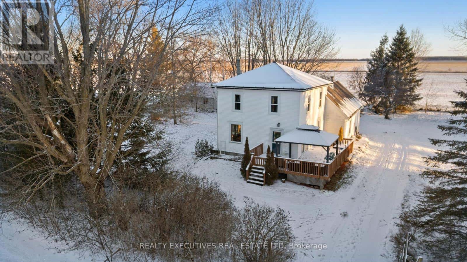 10938 CHURCH ROAD — North Dundas, Ontario - Photo 2 of 44