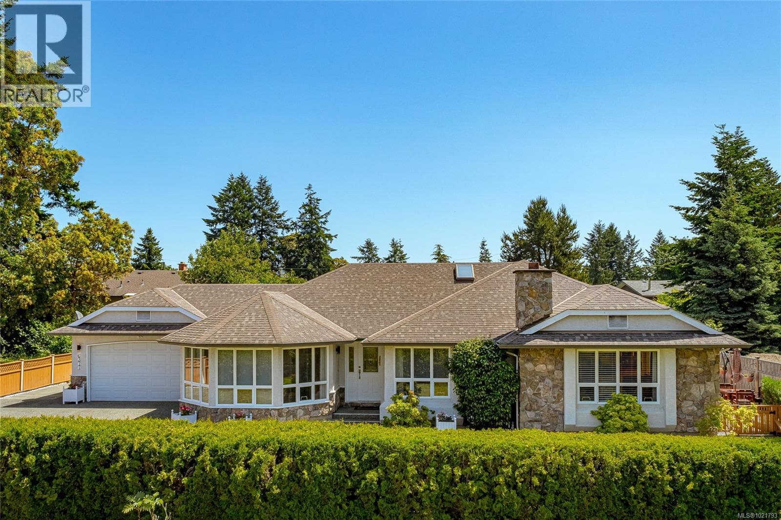 6377 RODOLPH Rd — Central Saanich, British Columbia - Main photo