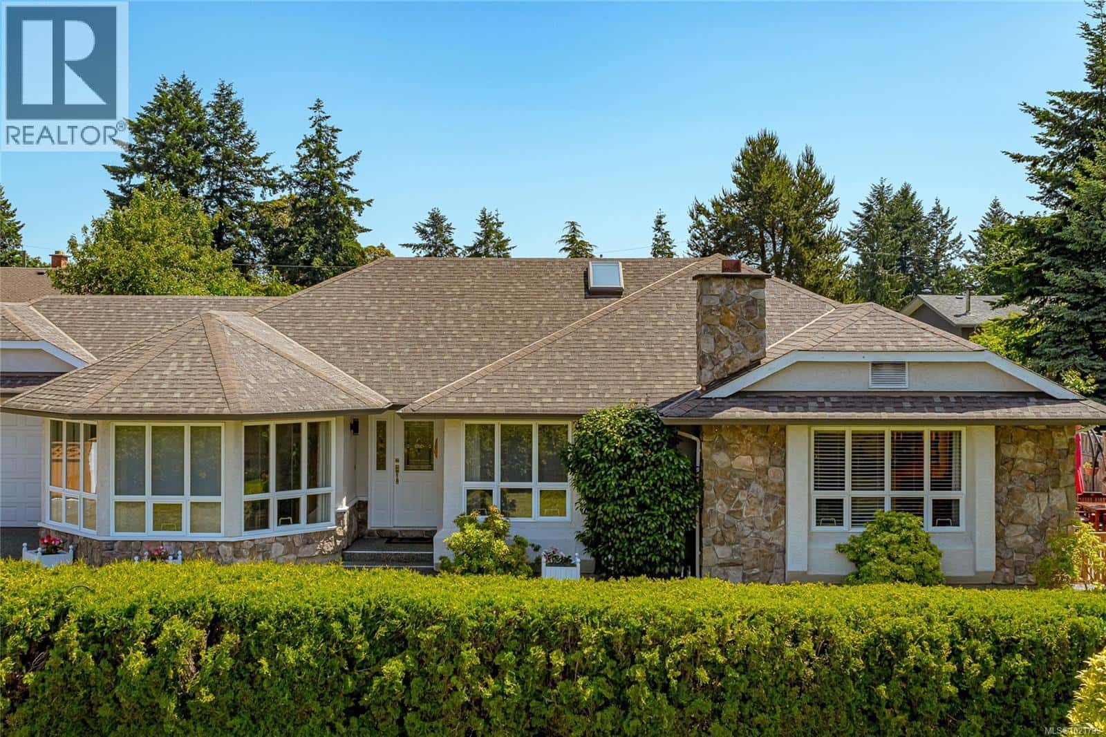 6377 RODOLPH Rd — Central Saanich, British Columbia - Photo 2 of 58