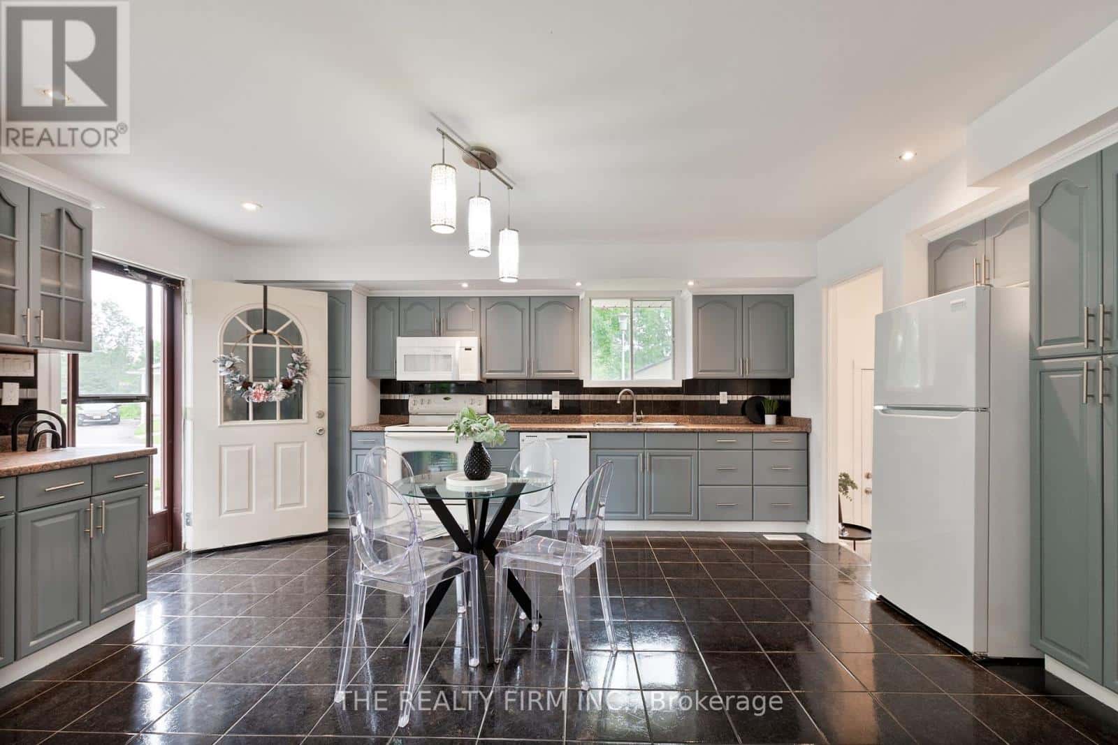 10 STROUD CRESCENT — London South (South X), Ontario - Photo 5 of 32