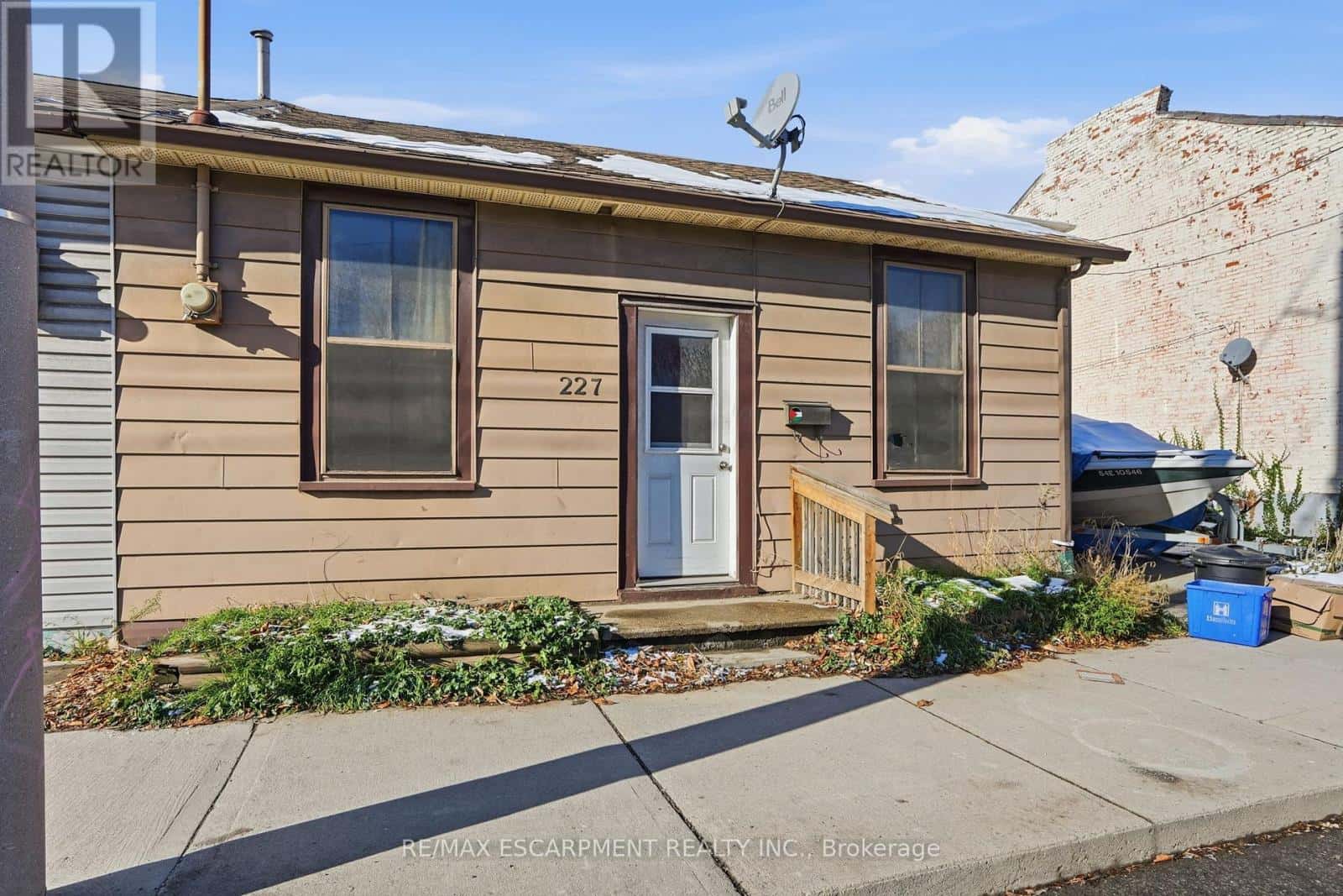 227 WELLINGTON STREET N — Hamilton (Beasley), Ontario - Photo 2 of 19