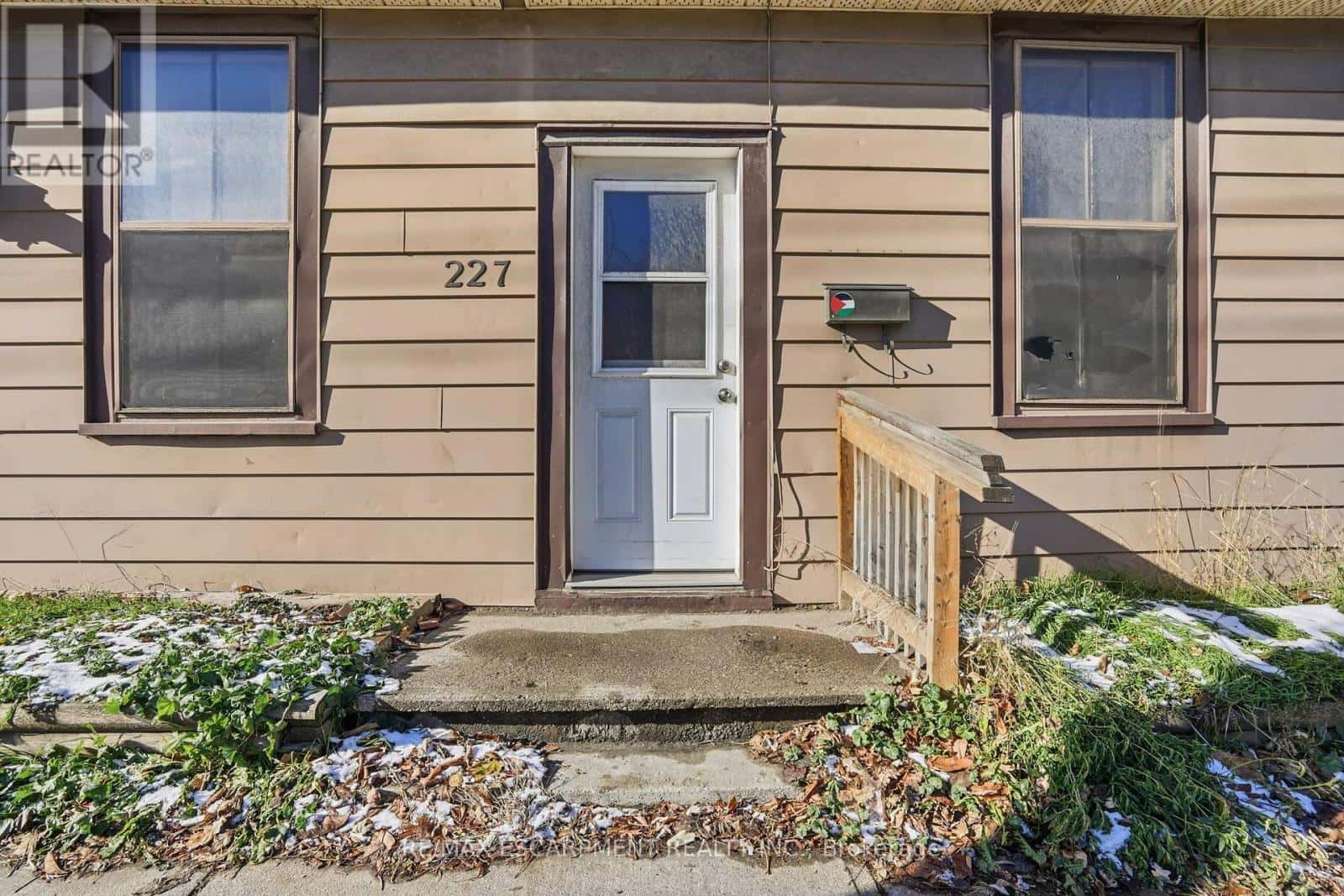 227 WELLINGTON STREET N — Hamilton (Beasley), Ontario - Photo 3 of 19