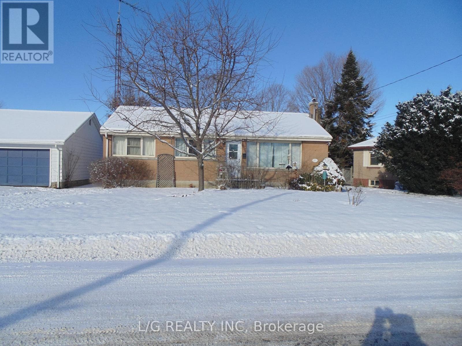 4 BROOKVIEW CRESCENT — Brockville, Ontario - Main photo