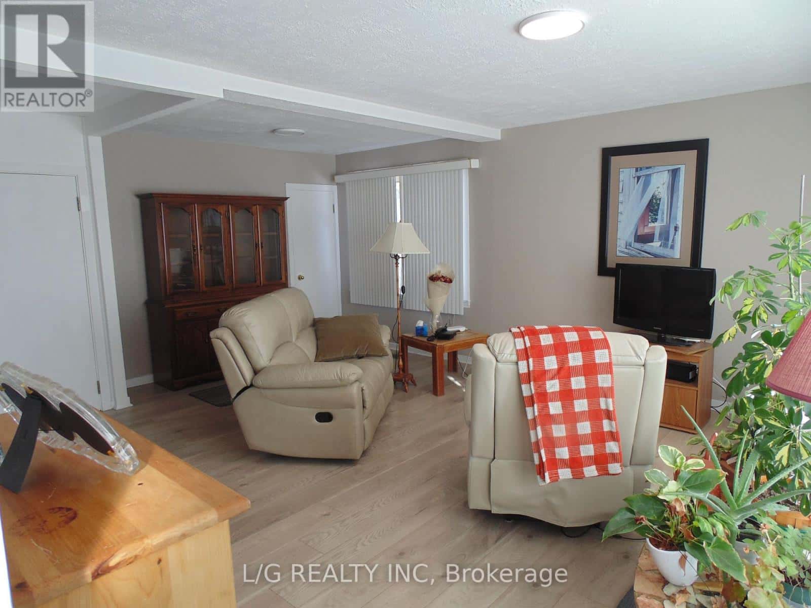 4 BROOKVIEW CRESCENT — Brockville, Ontario - Photo 4 of 21