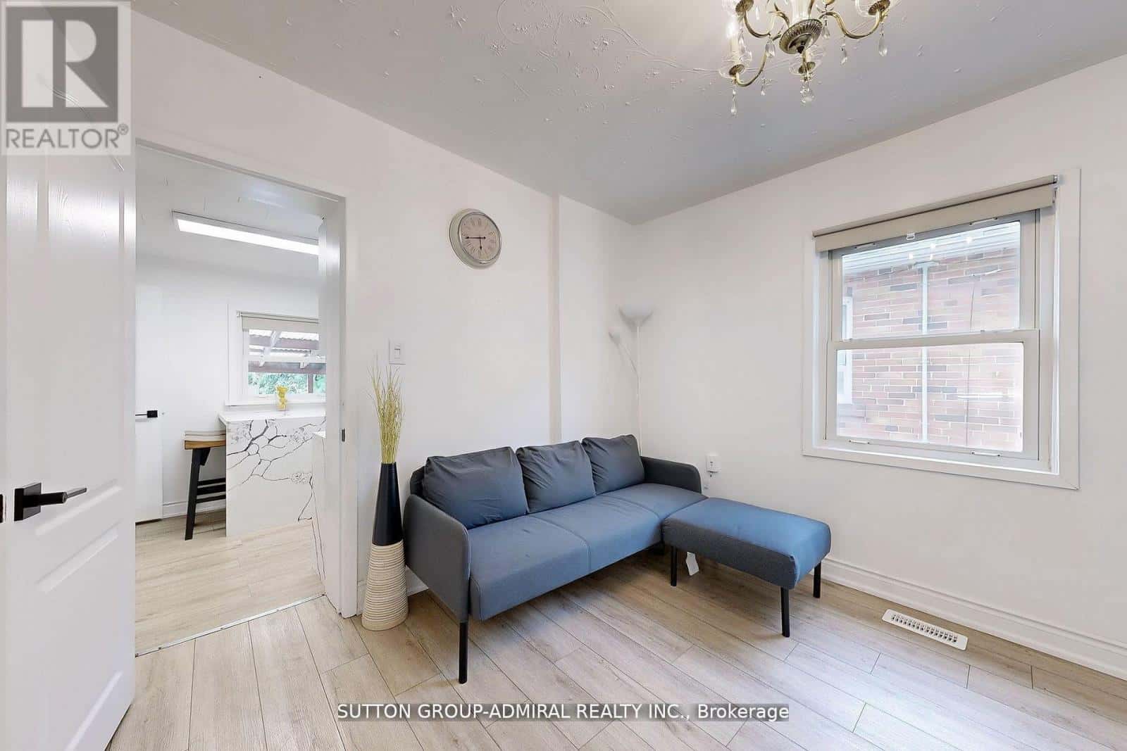 14 SPEARS STREET — Toronto (Rockcliffe-Smythe), Ontario - Photo 3 of 47