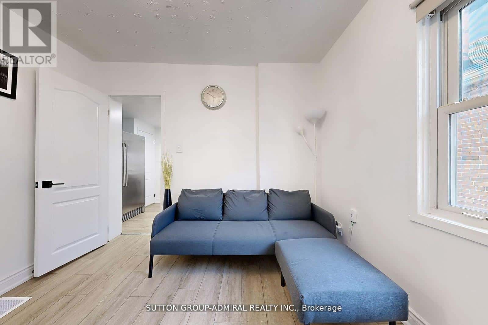 14 SPEARS STREET — Toronto (Rockcliffe-Smythe), Ontario - Photo 4 of 47