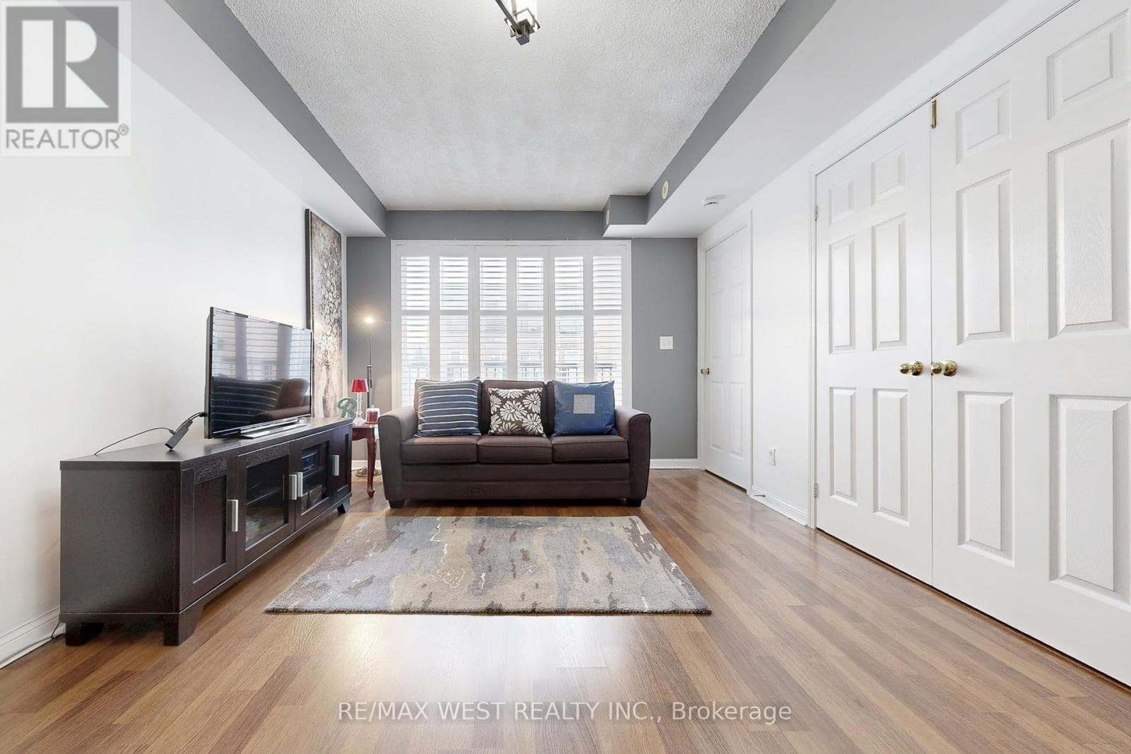 2046 - 3043 FINCH AVENUE W — Toronto (Humbermede), Ontario - Main photo