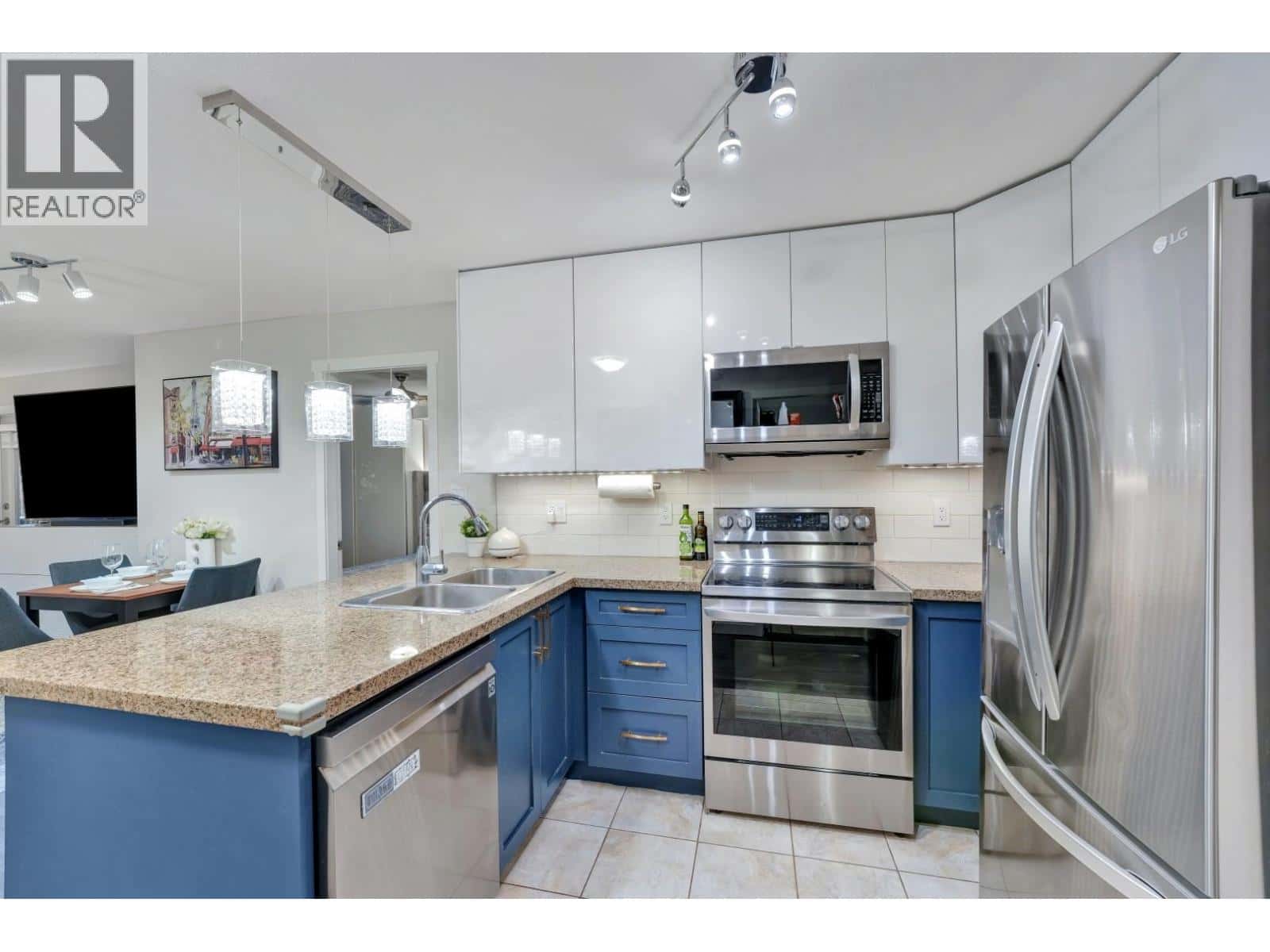 PH6 2373 ATKINS AVENUE — Port Coquitlam, British Columbia - Photo 3 of 37