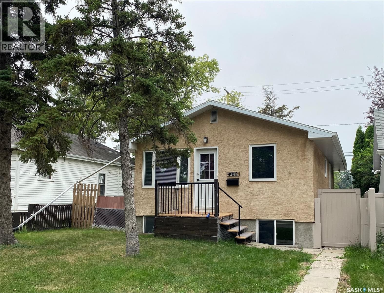 460 Wascana STREET — Regina, Saskatchewan - Main photo