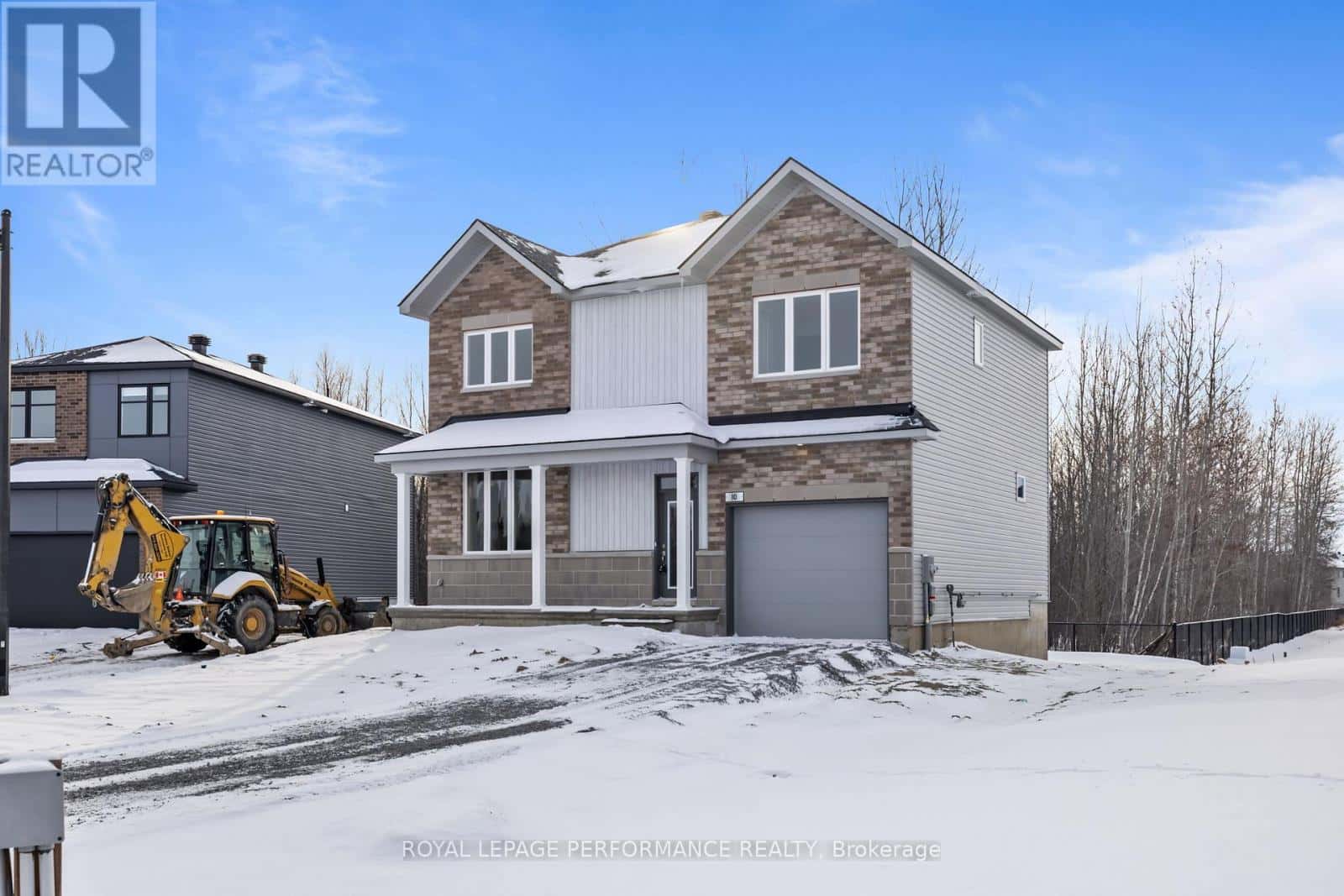 10 ACADEMIE STREET — Russell, Ontario - Photo 2 of 46