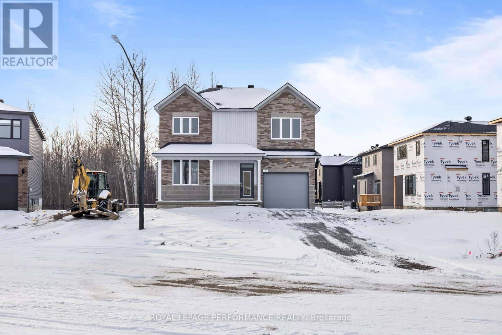 10 ACADEMIE STREET — Russell, Ontario - Photo 3 of 46