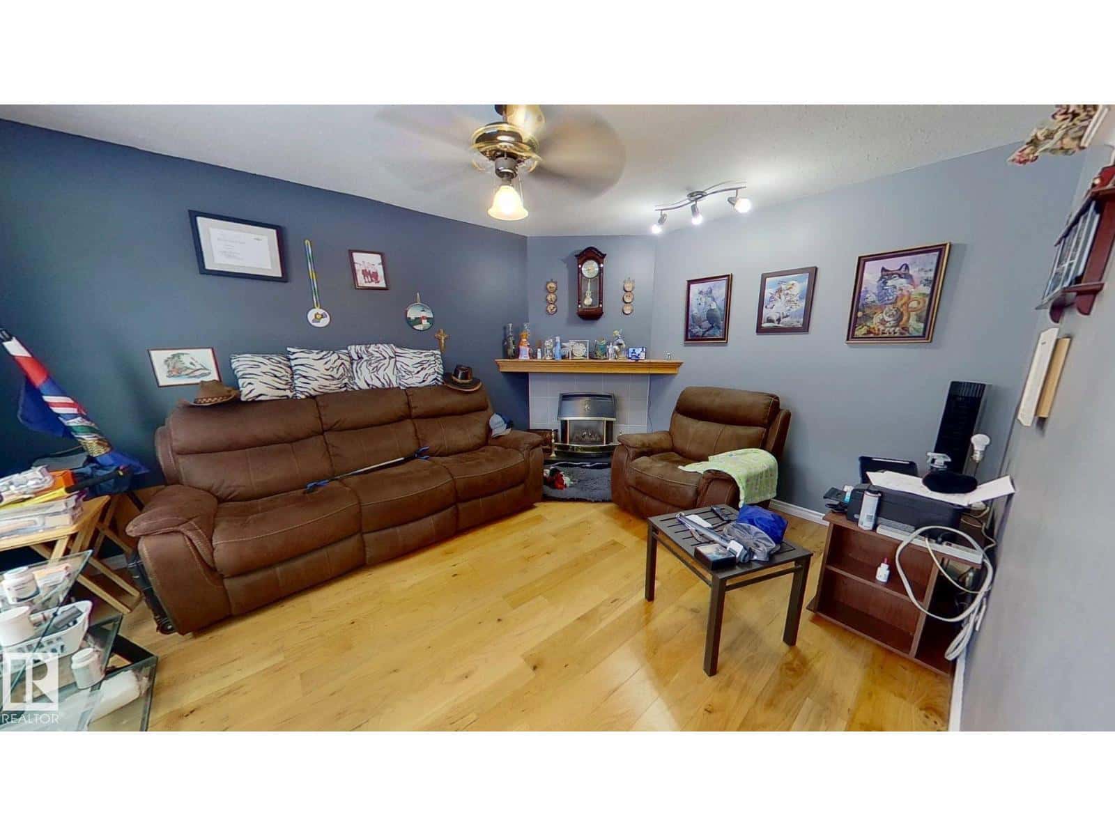 4710 56 AV — Bruderheim, Alberta - Photo 2 of 24