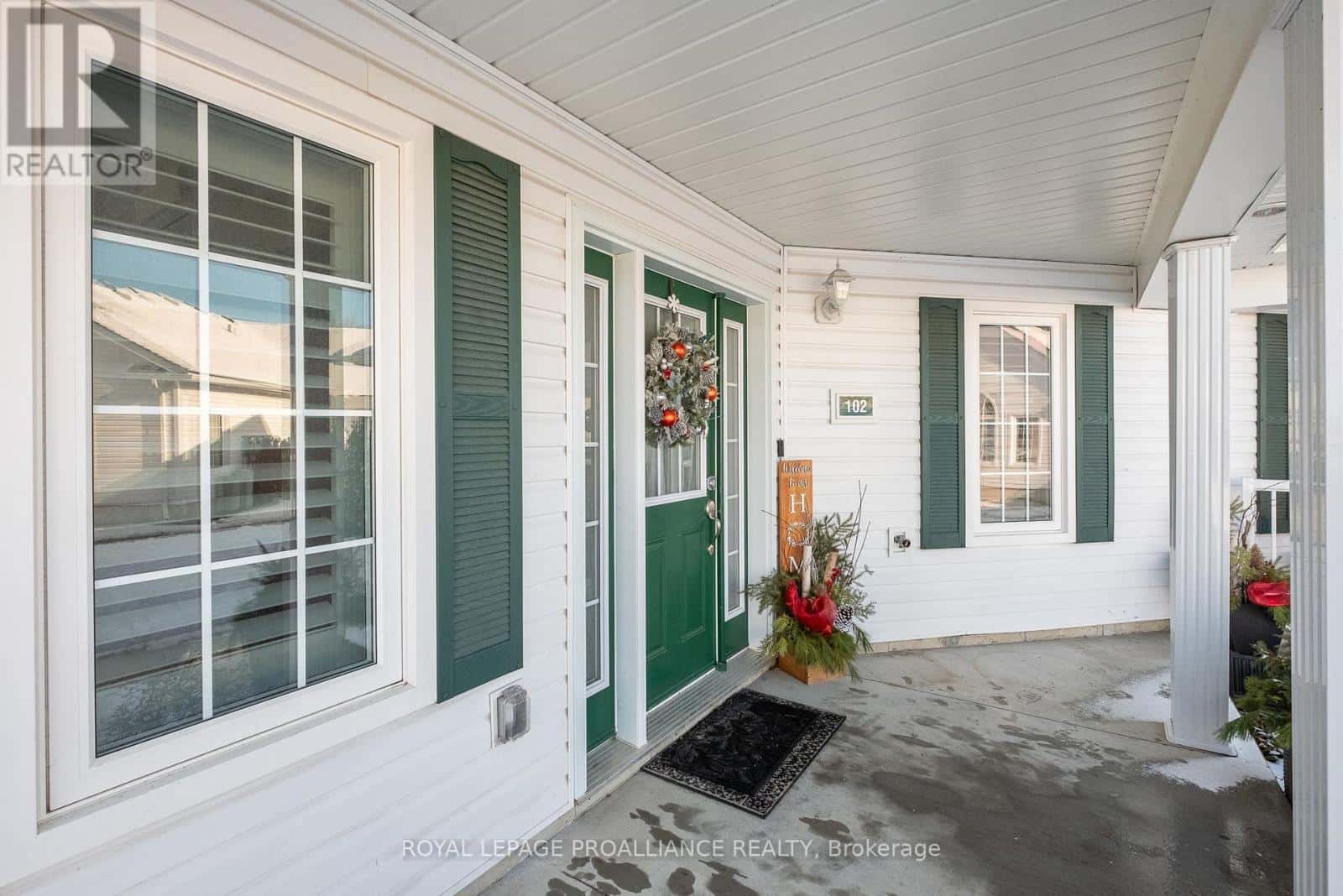 102 - 300 CROFT STREET — Port Hope, Ontario - Photo 3 of 29