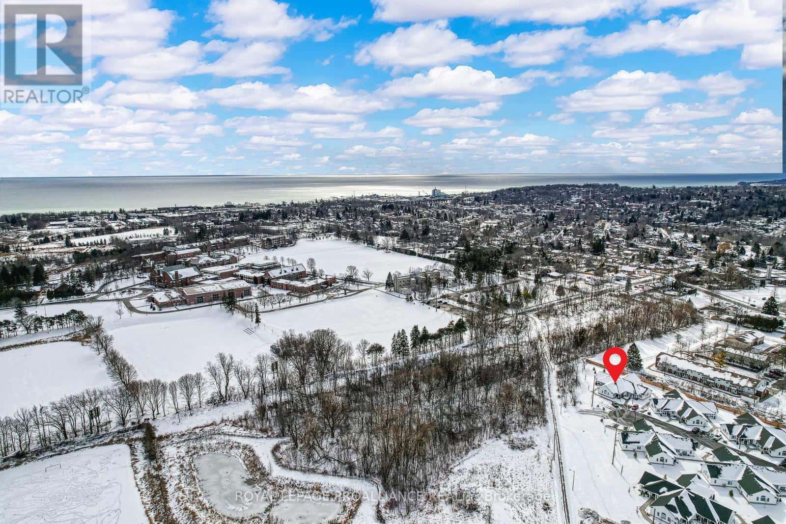 102 - 300 CROFT STREET — Port Hope, Ontario - Photo 2 of 29