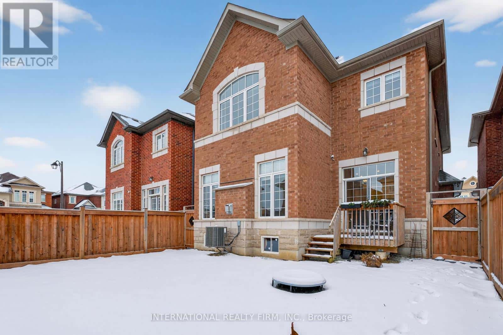 254 NIAGARA TRAIL — Halton Hills (Georgetown), Ontario - Photo 2 of 40