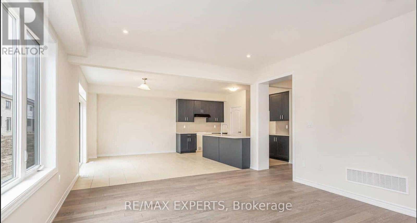 72 MALCOLM CRESCENT — Haldimand, Ontario - Photo 3 of 11