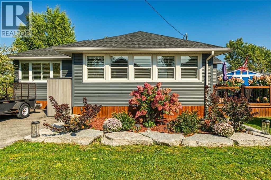 2011 LAKESHORE Road — Dunnville, Ontario - Photo 4 of 50