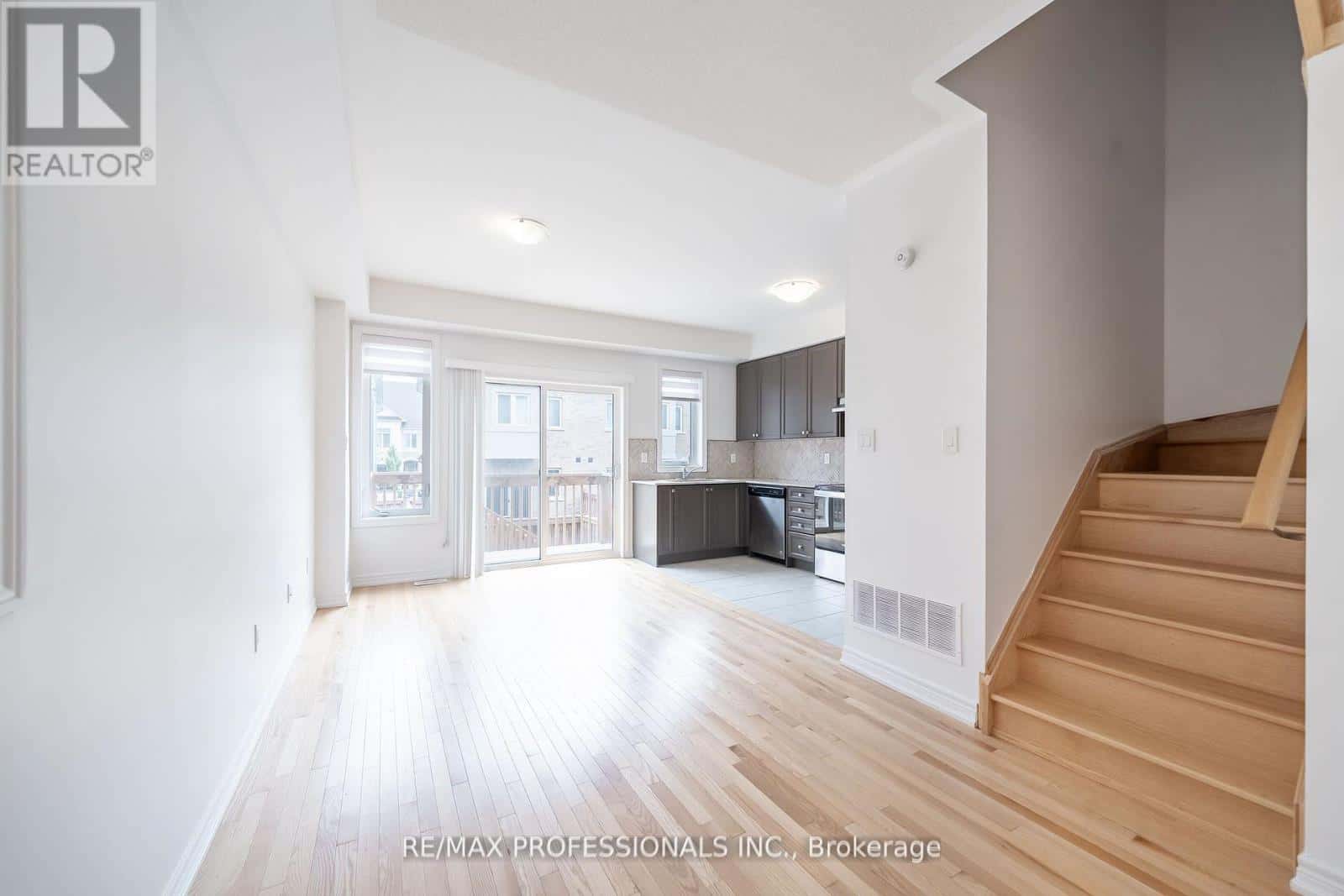 3952 LEONARDO STREET — Burlington (Alton), Ontario - Photo 5 of 25