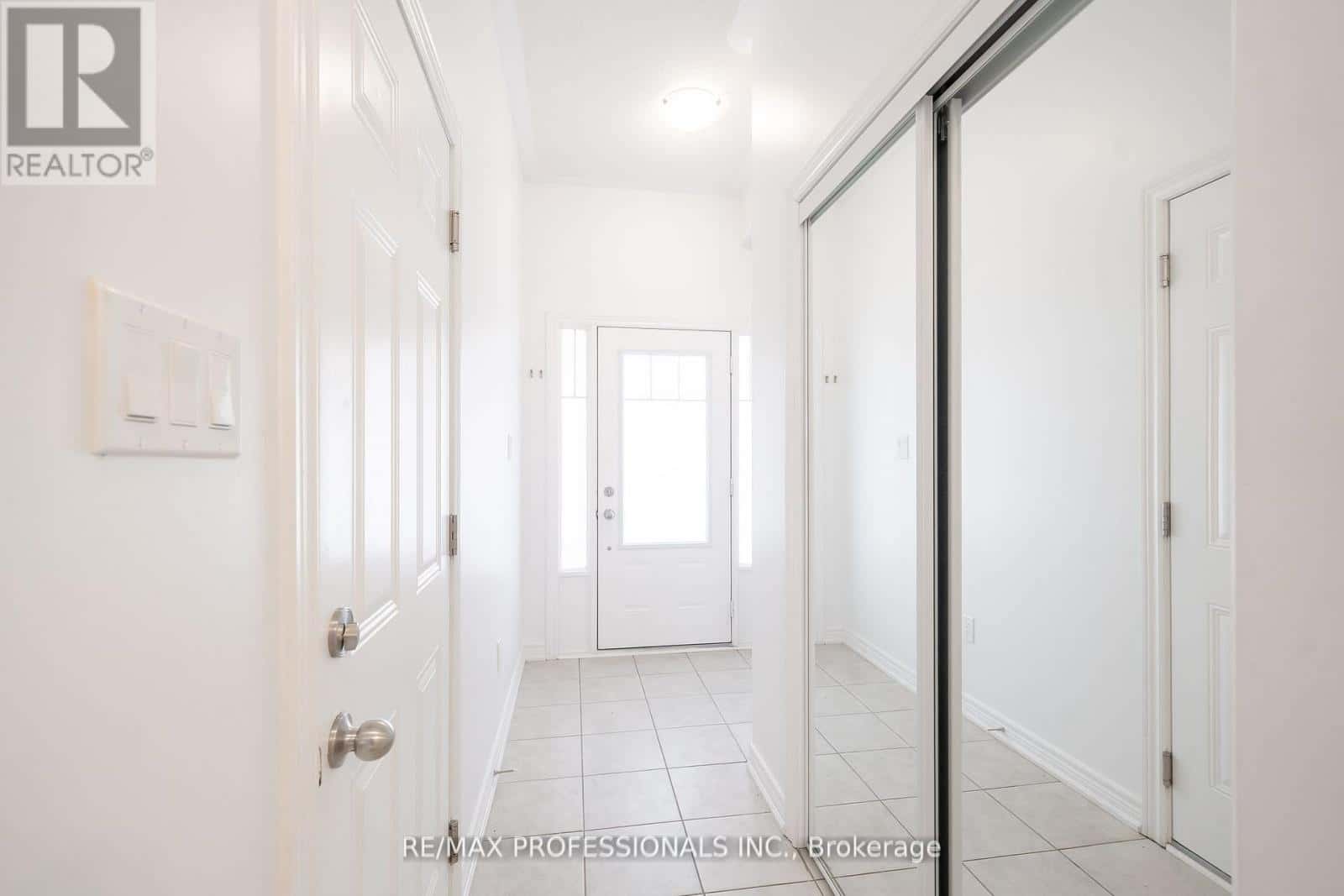 3952 LEONARDO STREET — Burlington (Alton), Ontario - Photo 3 of 25